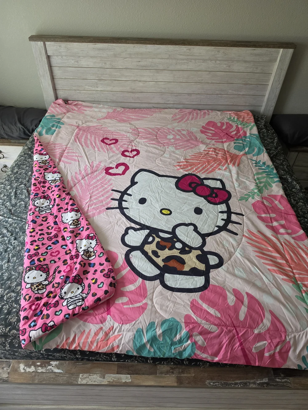 Hello Kitty Tropical / Leopard Reversable Twin Full  72x86 Comforter